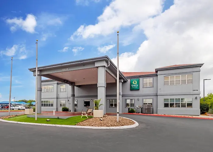 Quality Inn & Suites Near Six Flags And Medical Center San Antonio