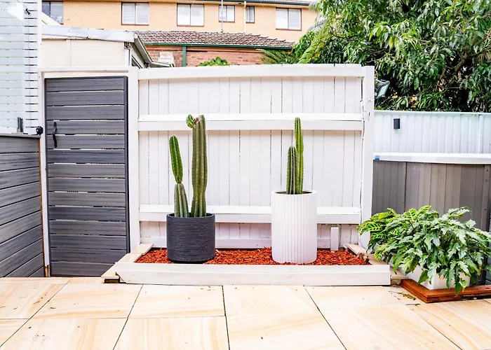 Coastal Zen Oasis - Saltwater Pool & Heated Spa Sydney
