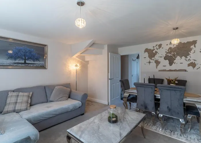 Walk To Liverpool Airport - Luxury Stay With Ev Charge - Fast Wifi