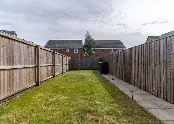 Walk To Liverpool Airport - Luxury Stay With Ev Charge - Fast Wifi