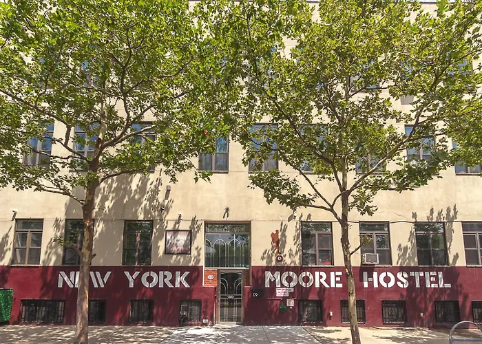 Hotels with Free ParkingNy Moore