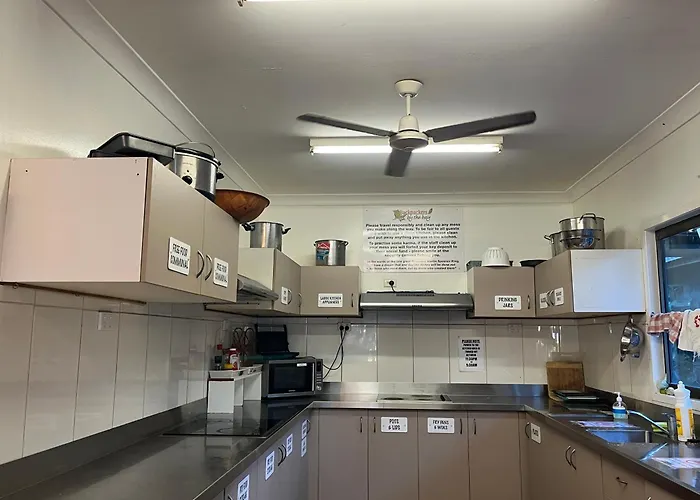 Backpackers By The Bay Hostel Airlie Beach