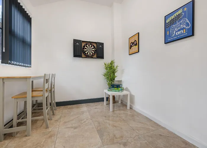 Onslow House - Air Host & Stay - 5 Bed, Sleeps 14 Liverpool