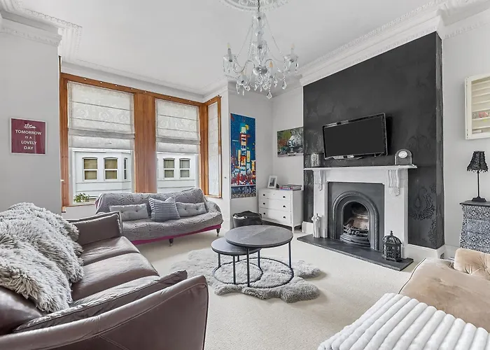 Spacious 4Bed Townhouse Sleeps 7 Prime Location Perfect For Groups, Families And Contractors Plymouth