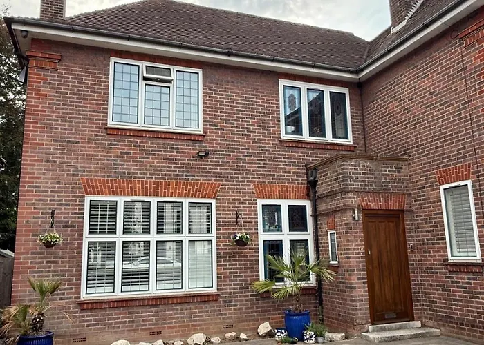 Spacious 6 Bedroom House, Luton