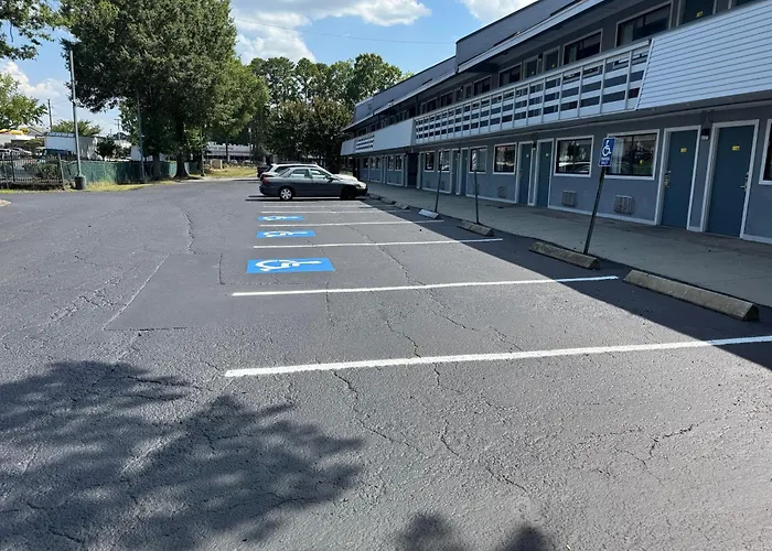 Days Inn By Wyndham Charlotte University