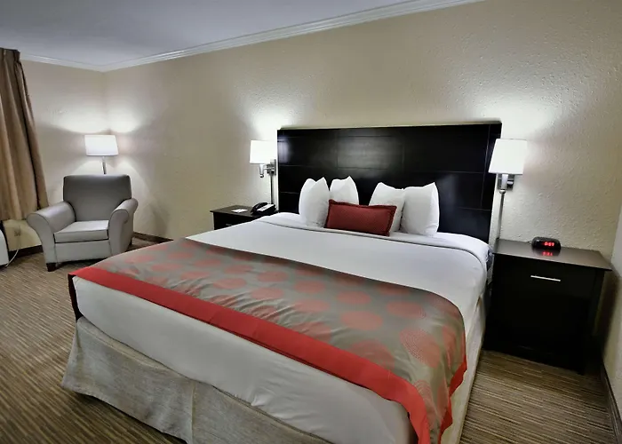 Ramada By Wyndham Jacksonville Hotel & Conference Center