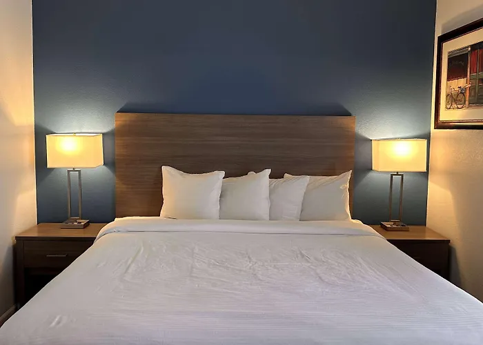 Baymont By Wyndham Indianapolis Northwest Hotel