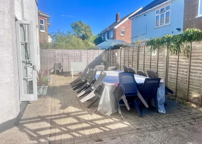 Large House Near The Beach - Lots Of Parking And Wifi Bournemouth