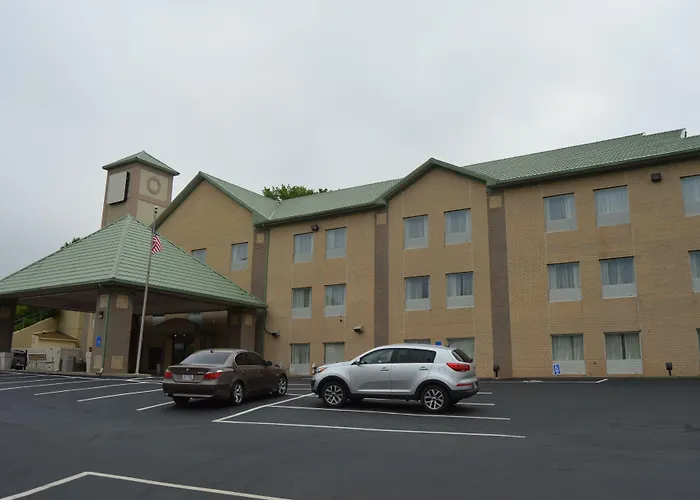 Comfort Inn & Suites Cincinnati Uptown Clifton