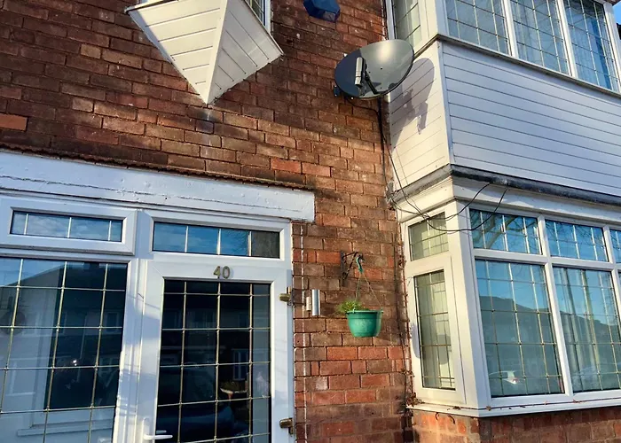 4 Bed House-Sleeps 7-Free Parking Villa Birmingham