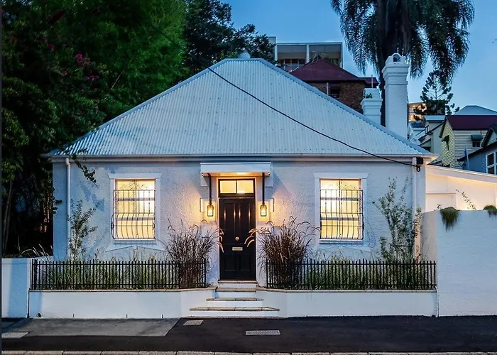 Luxury Historic Landmark Holdgates Cottage Brisbane