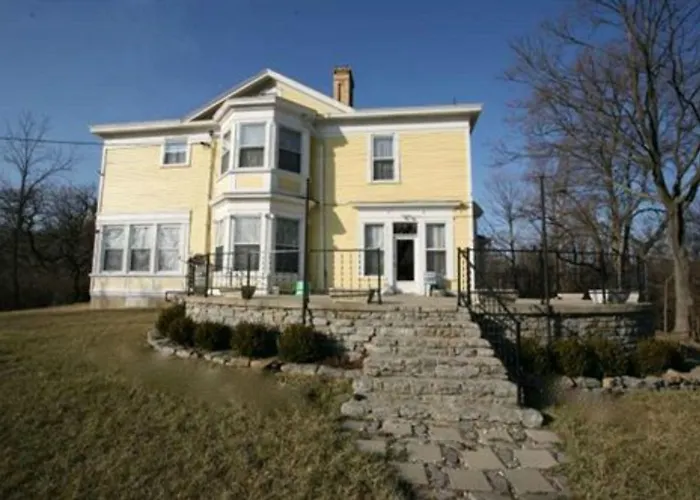 Six Acres Bed And Breakfast Cincinnati