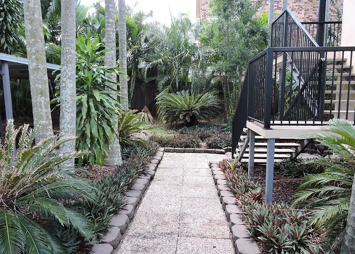 Hotels with Free ParkingWestern Airport 85