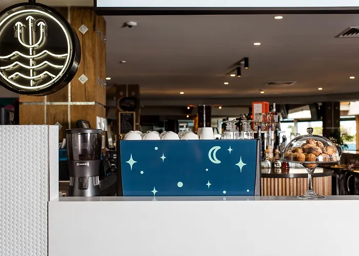 Lakes Hotel Adelaide