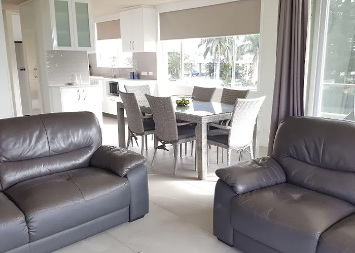 Wyuna Beachfront Holiday Apartments Gold Coast