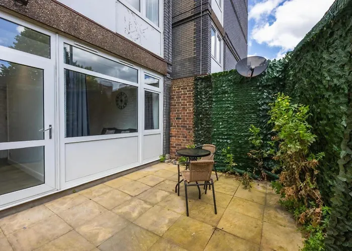 Stylish Apartment Clapham Escape + Garden London