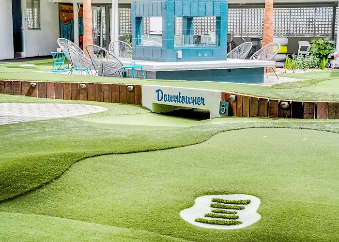 Hotels with Free ParkingDowntowner Boutique