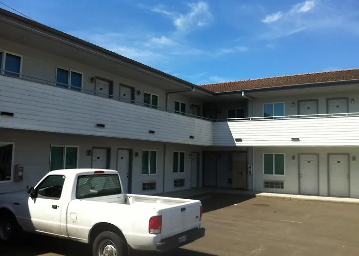 Hotels with Free ParkingCrown Inn