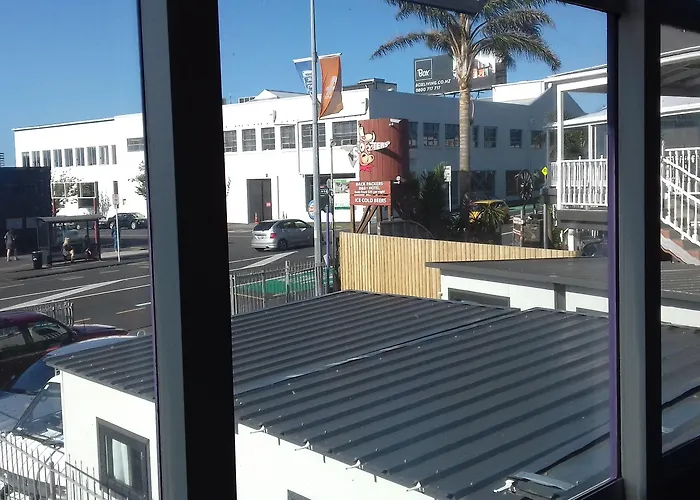 Shooters Saloon Hotel & Cabins Auckland