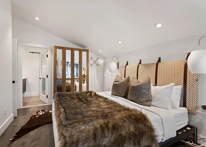 700 Monarch 302 Villa Aspen