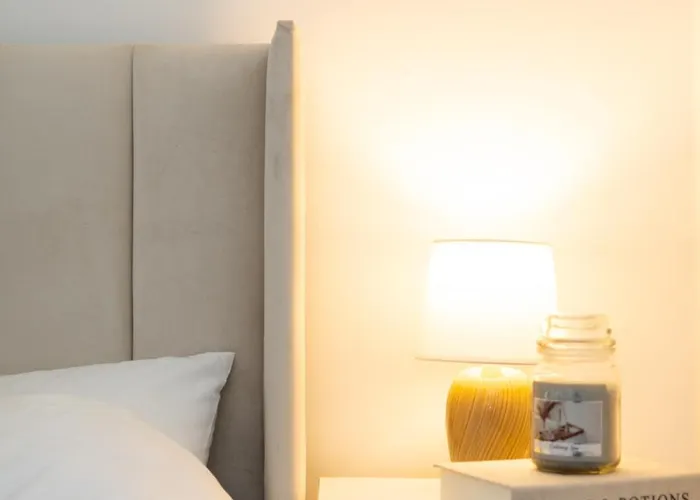 Modern Cozy Flat 6 Mins To City Parking & Wifi Leeds 