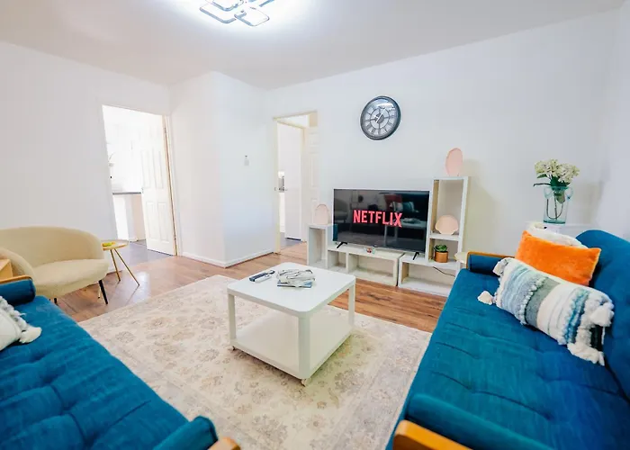 6 Bedroom House With Free Parking, Garden & Fast Wifi Cardiff
