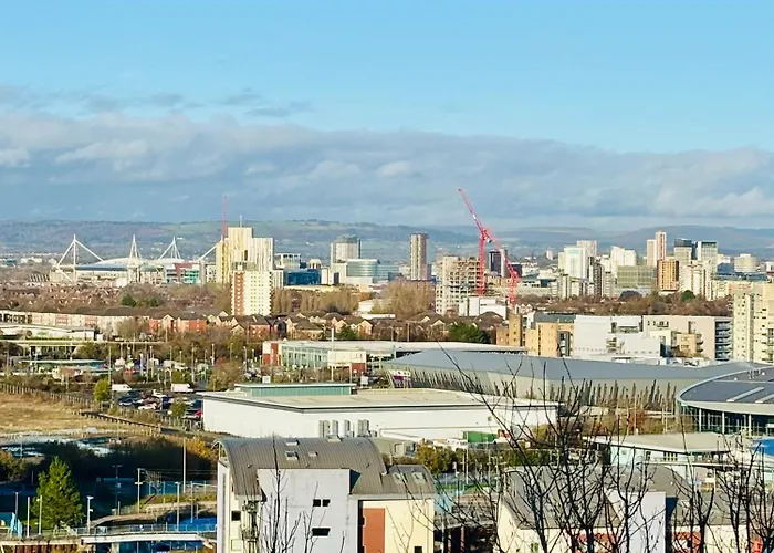 4 Bed Townhouse With Spectacular Views 4 Miles From Cardiff 10Min Drive Or Train Journey To City Centre