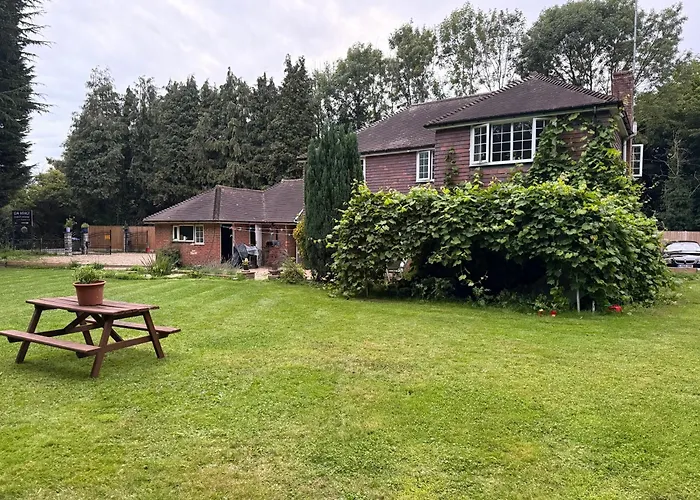 Da Vinci Guest House & Guest Parking, A Real Gem Crawley 