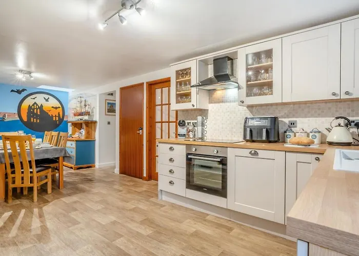 4 Bed In Whitby Oc-W506 Villa