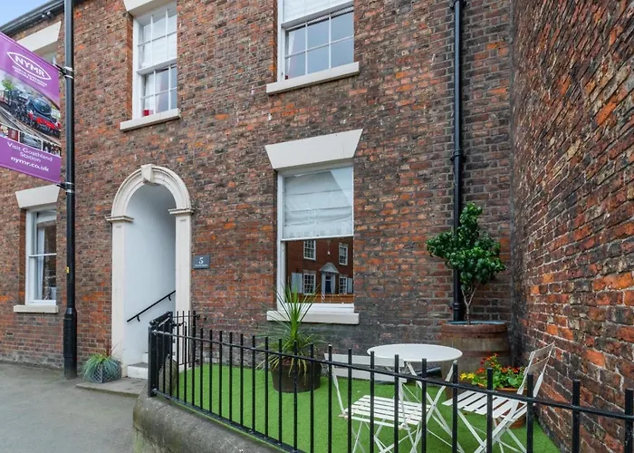 4 Bed In Whitby Oc-W461 Villa