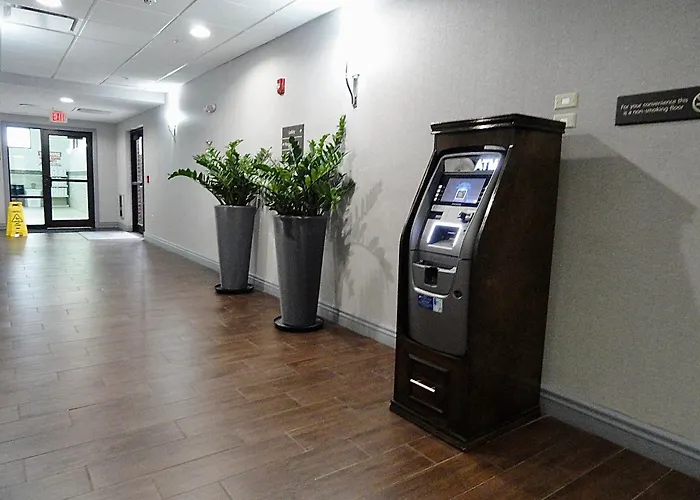 Newly Renovated Hampton Inn Omaha West Lakeside Lane