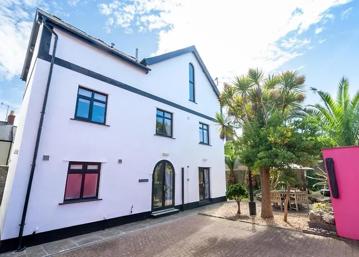 6 Bed In Tenby Oc-Pw9249