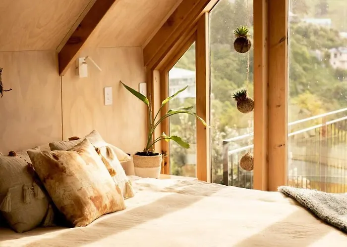The Loft - Hot Tub, Views & Nature Escape Christchurch