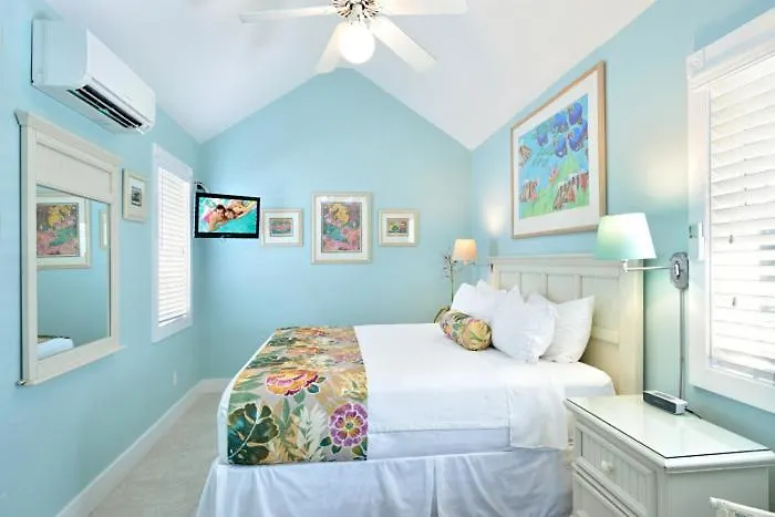 Center Court-Boutique Old Town Lodging Key West