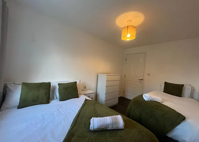 Two Bedroom House With Free Parking Liverpool