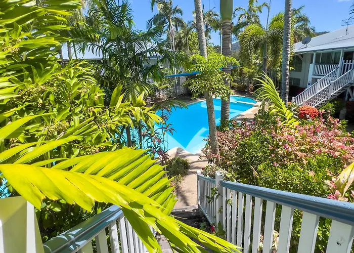 Island Glow Airlie Beach