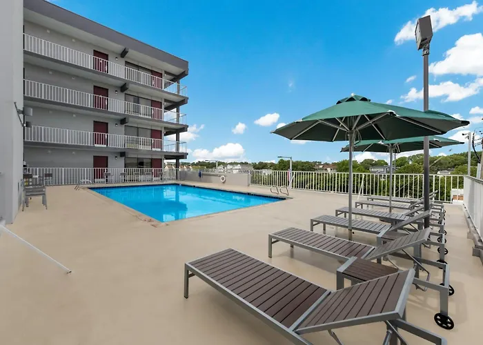 Red Roof Inn Plus & Suites Virginia Beach - Seaside