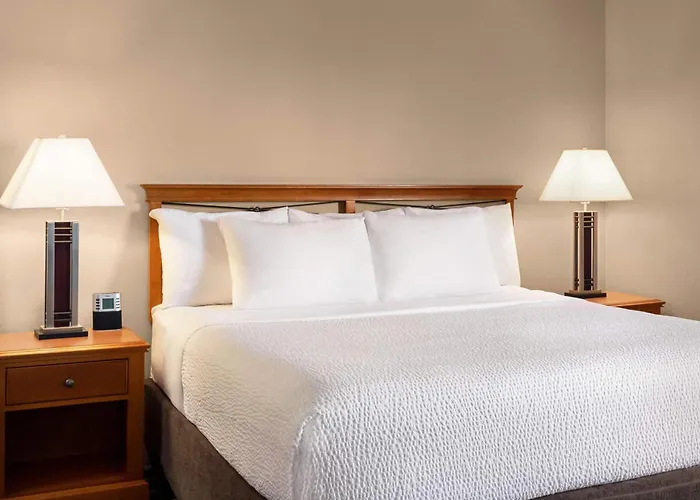 Royal Hotel West Edmonton, Trademark Collection By Wyndham