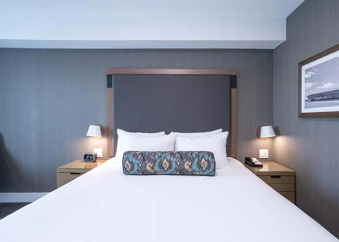 Sandman Signature Ottawa Airport Hotel