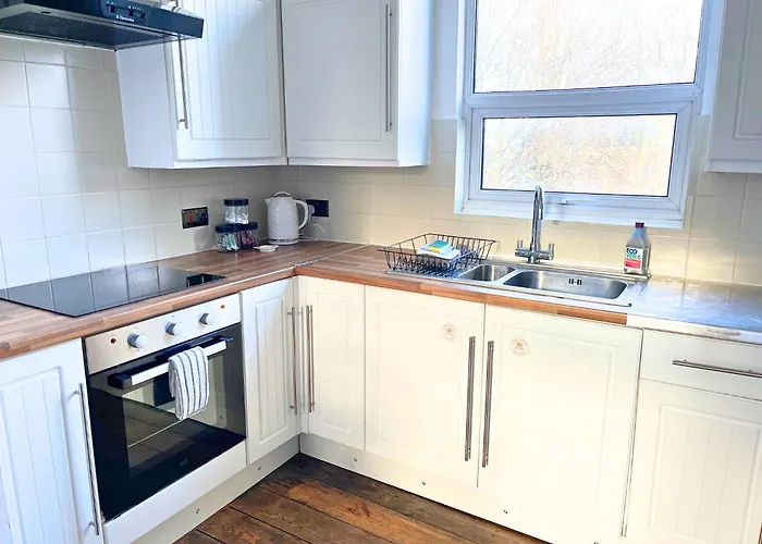 4 Bed House - Sleeps 7 - Free Parking Villa Lincoln