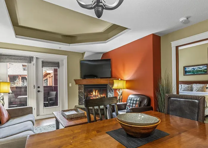 Sophisticated Mountain Condo Pool & Hot Tub Canmore