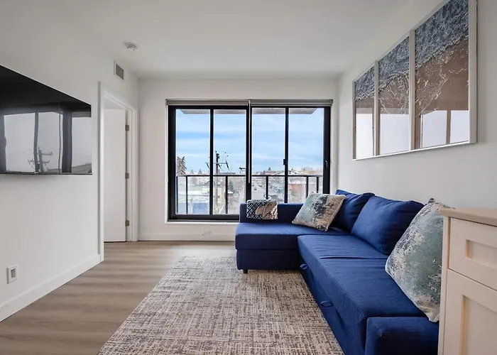 Exquisite 2 Bed Condo Near Dt Core Wfree Parking Calgary