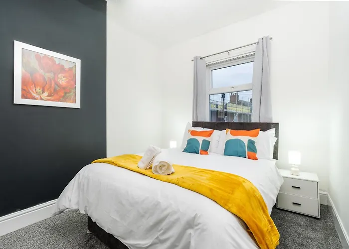 Spacious 4Br Home Near Etihad - Free Parking - 5 Min Train Station Manchester