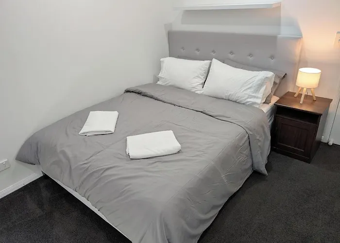 Modern 3-Bedroom Comfort In Oxenford, 5 Minutes From Movie World Gold Coast
