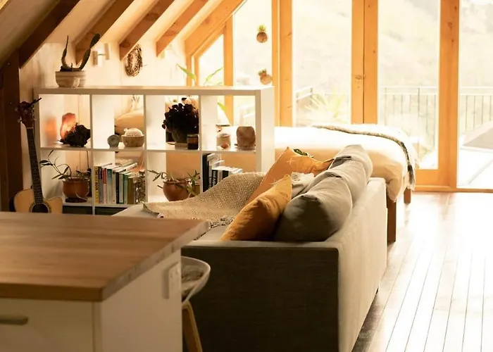 The Loft - Hot Tub, Views & Nature Escape Christchurch