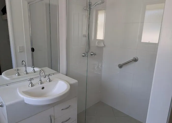 Modern 3-Bedroom Comfort In Oxenford, 5 Minutes From Movie World Gold Coast