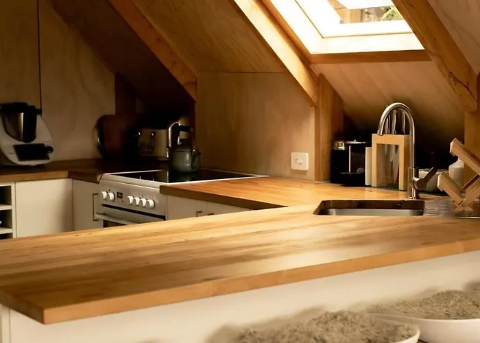 The Loft - Hot Tub, Views & Nature Escape Christchurch