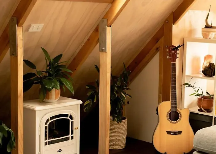 The Loft - Hot Tub, Views & Nature Escape Christchurch