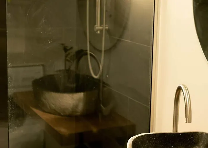 The Loft - Hot Tub, Views & Nature Escape Christchurch